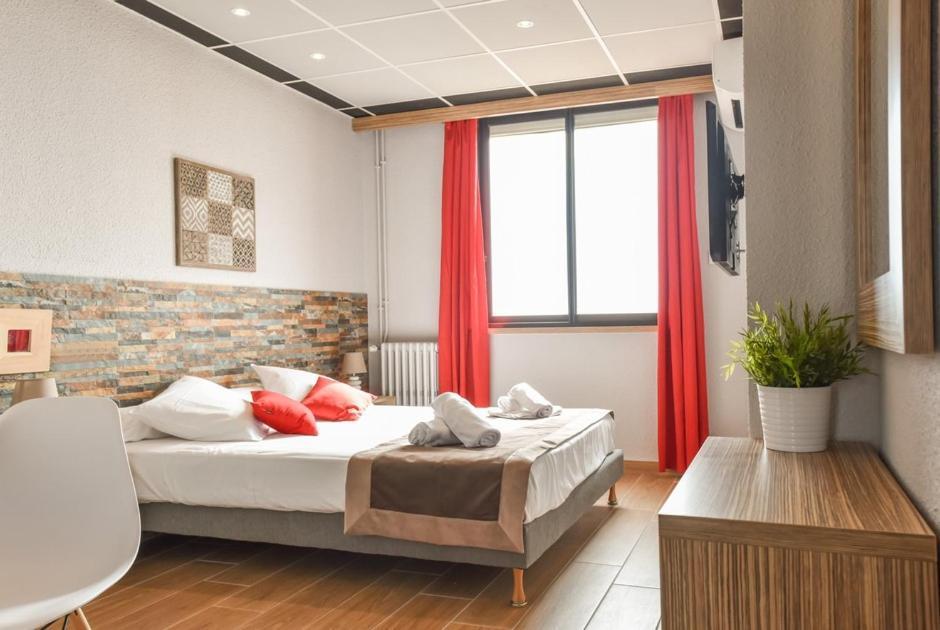 Logis Hotel Restaurant Mar I Sol Saint-Cyprien Kültér fotó