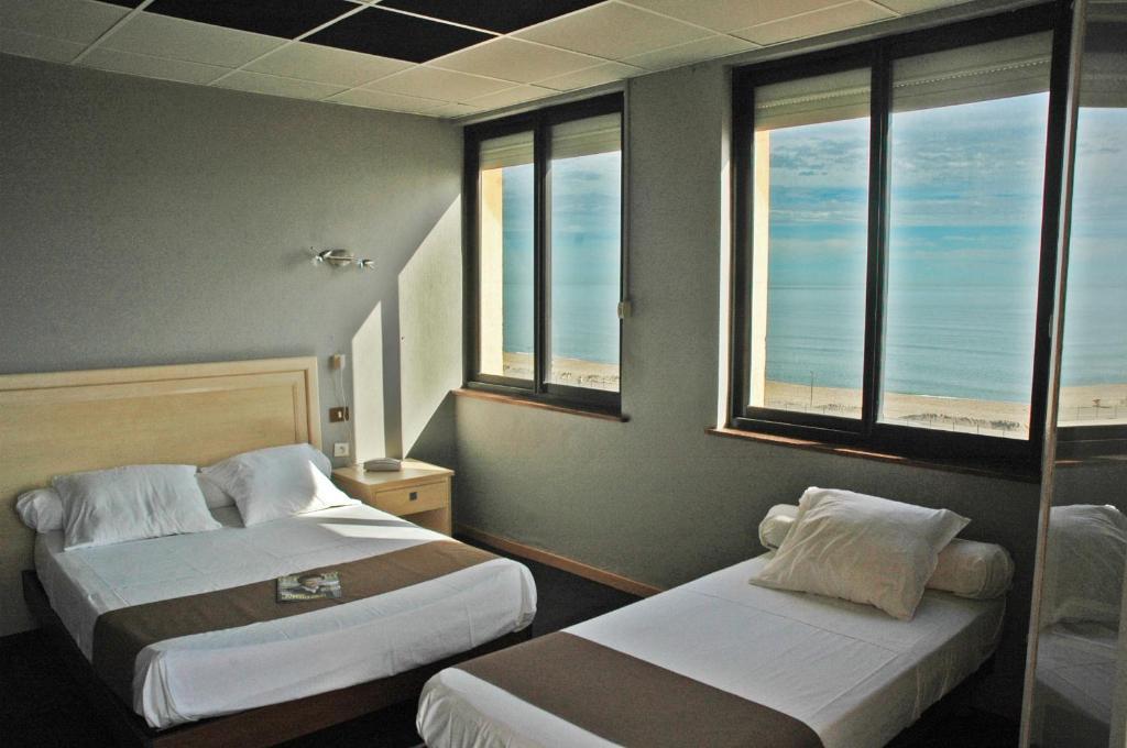 Logis Hotel Restaurant Mar I Sol Saint-Cyprien Szoba fotó