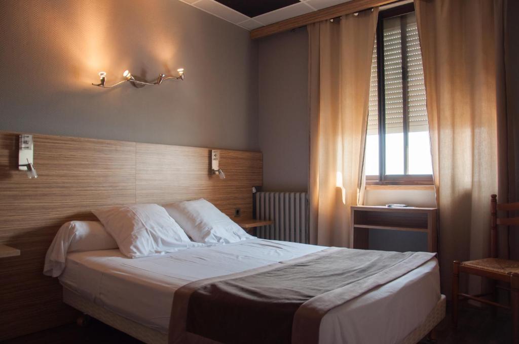 Logis Hotel Restaurant Mar I Sol Saint-Cyprien Szoba fotó