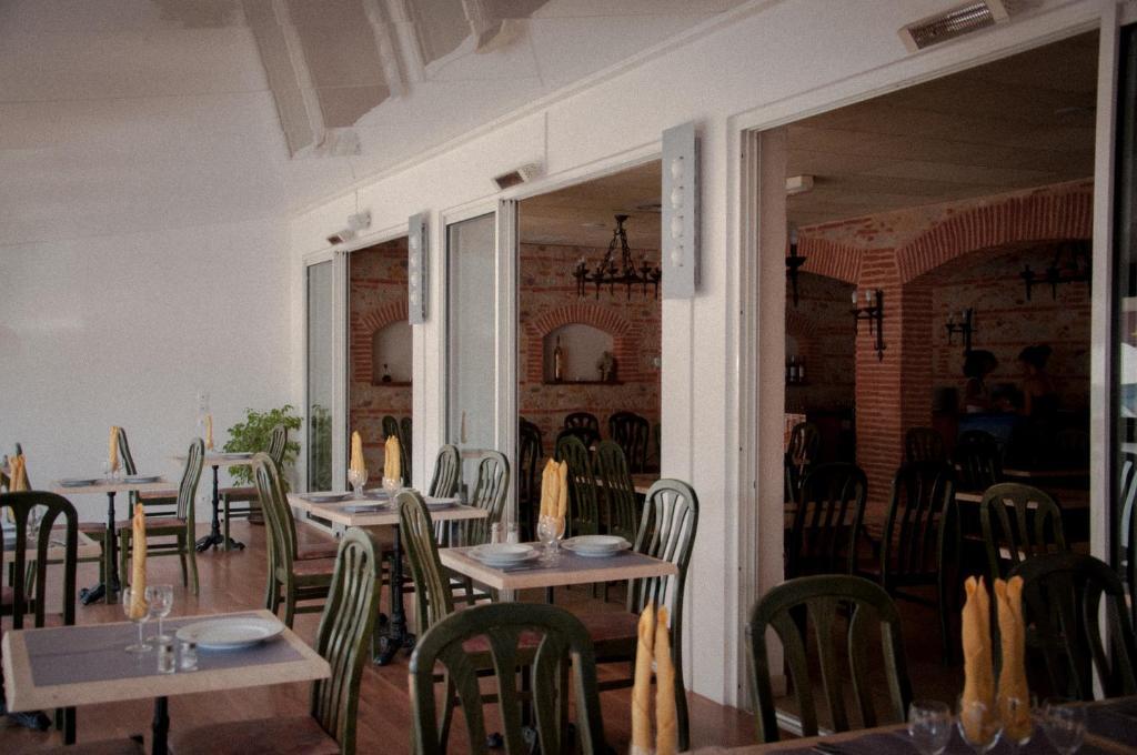 Logis Hotel Restaurant Mar I Sol Saint-Cyprien Kültér fotó