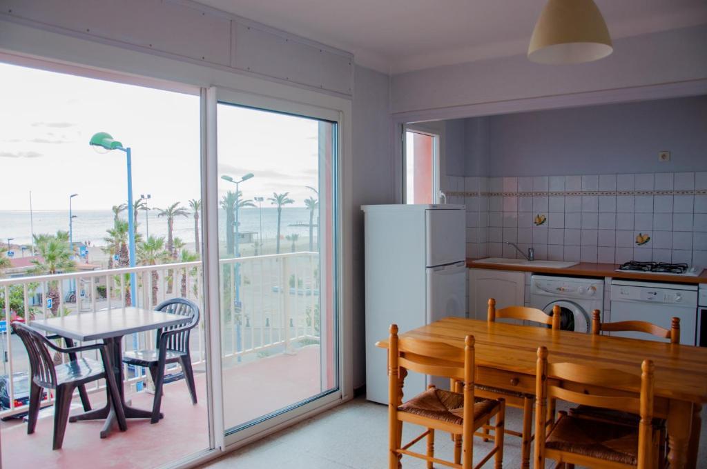 Logis Hotel Restaurant Mar I Sol Saint-Cyprien Szoba fotó