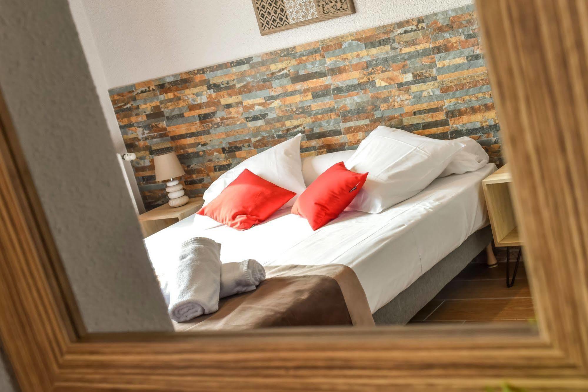 Logis Hotel Restaurant Mar I Sol Saint-Cyprien Kültér fotó