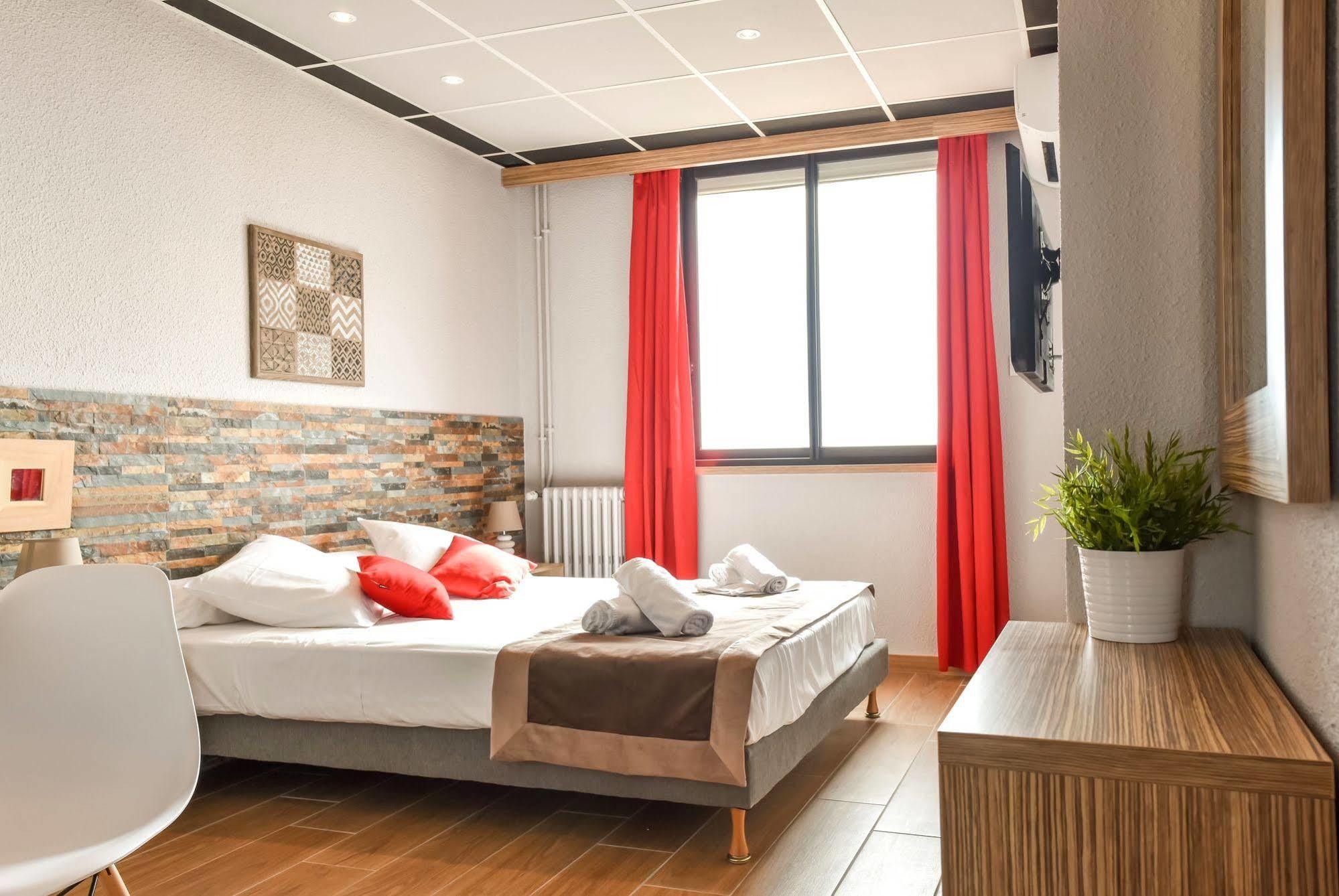 Logis Hotel Restaurant Mar I Sol Saint-Cyprien Kültér fotó